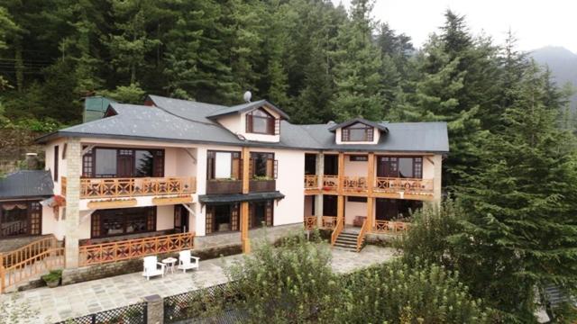 اتاق لوکس با چشمانداز, Mahasu House