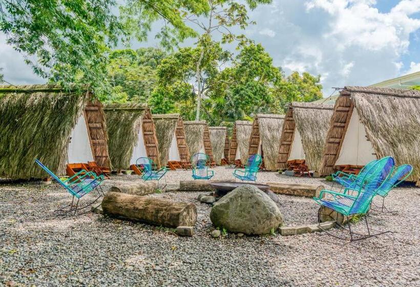 كوخ قياسي, Selina La Fortuna