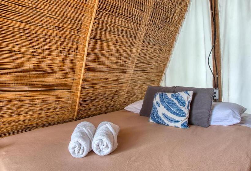 كوخ قياسي, Selina La Fortuna