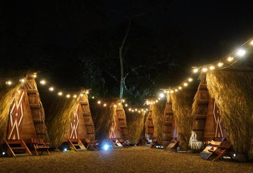 Standard Tent, Selina La Fortuna