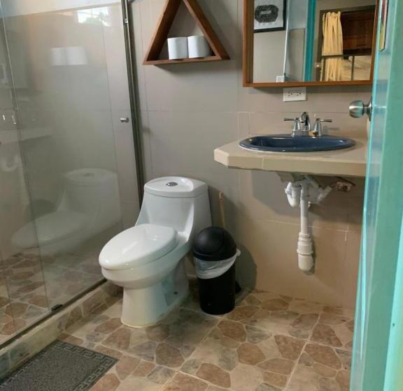 غرفة عائلية, Selina La Fortuna