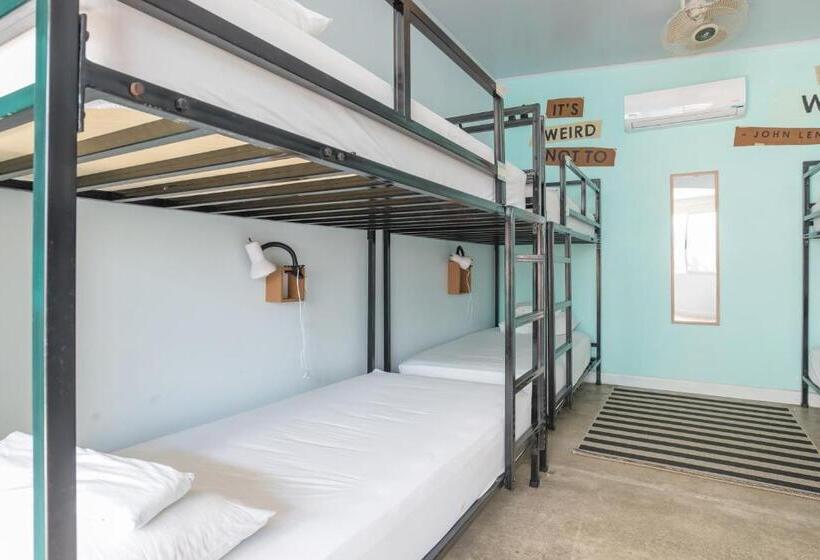 سرير فى غرفة مشتركه, Selina La Fortuna