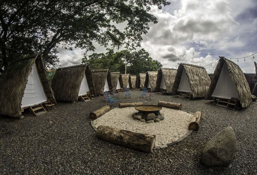 Standard Tent, Selina La Fortuna