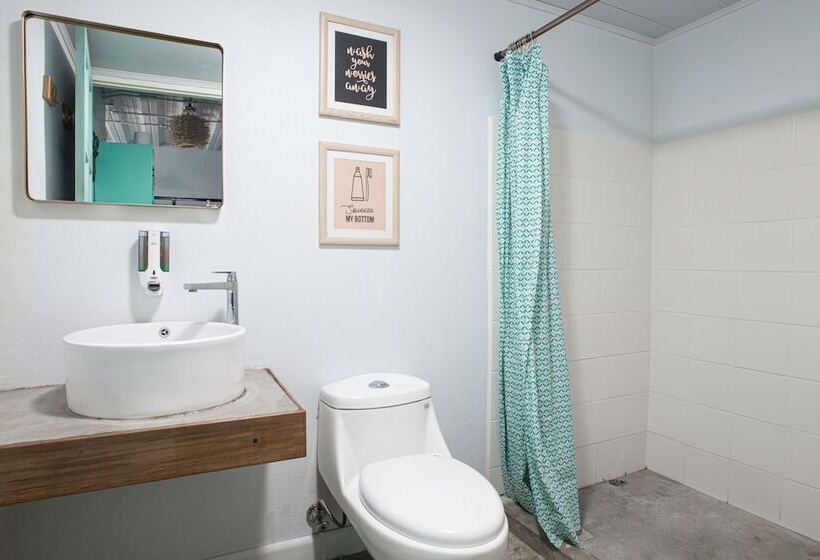 غرفة قياسية, Selina La Fortuna