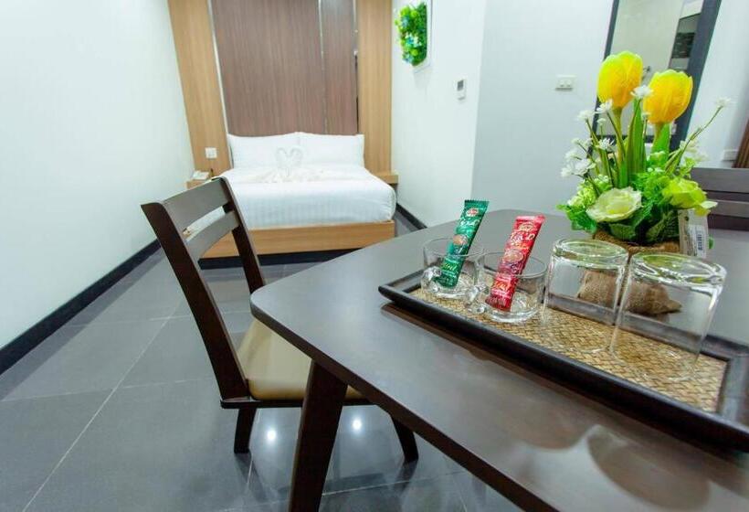 غرفة قياسية مزوَّدة بشُرفة, Thanburi