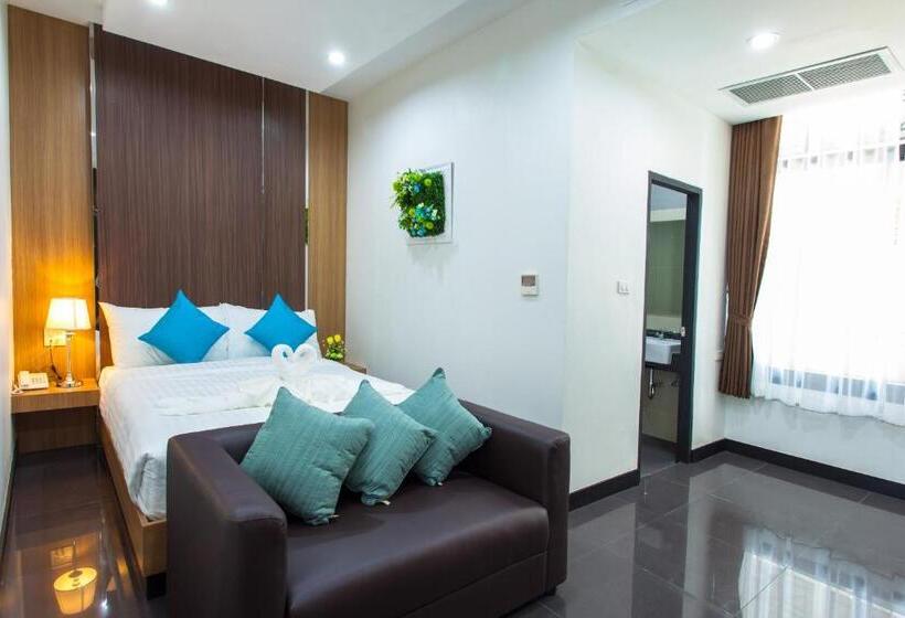 غرفة قياسية مزوَّدة بشُرفة, Thanburi