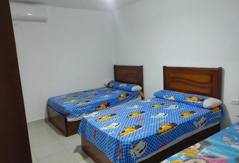 اتاق خانوادگی, شالية قرية بالميرا اطلالة مسبح