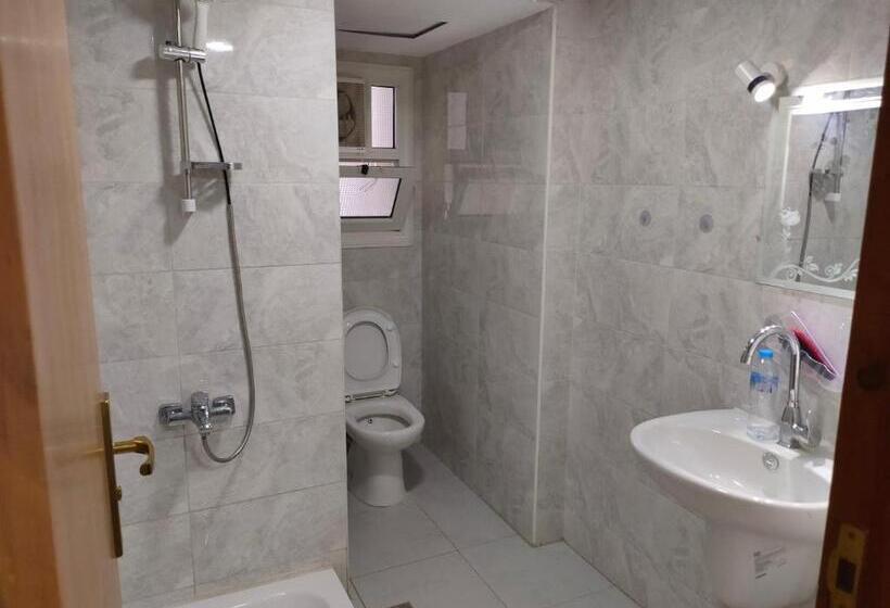 اتاق خانوادگی, شالية قرية بالميرا اطلالة مسبح