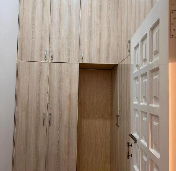 اتاق لوکس, Farm House No 25