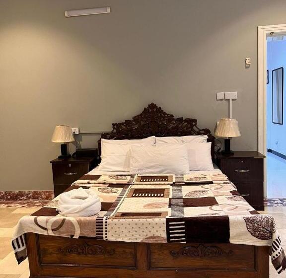اتاق لوکس, Farm House No 25