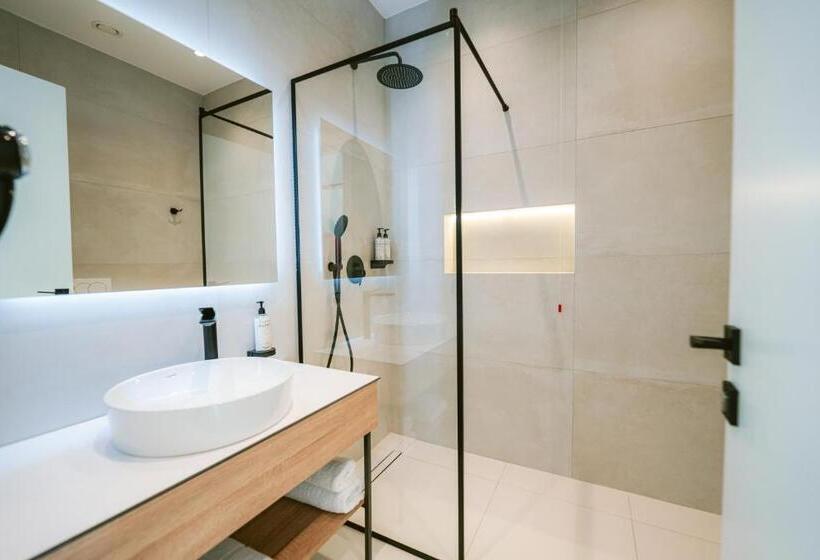 豪华房间, Tribute