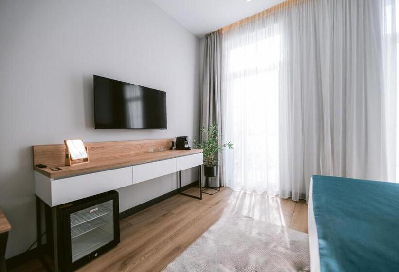 带大床的高级房间, Tribute