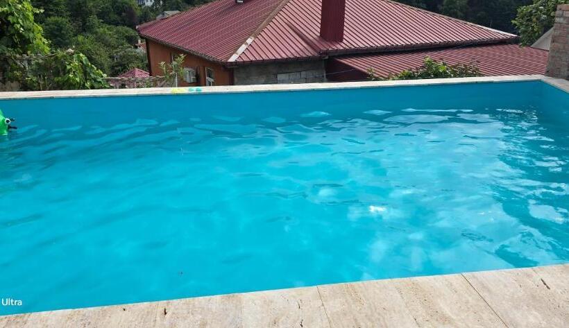 اتاق خانوادگی, Eli Guest House