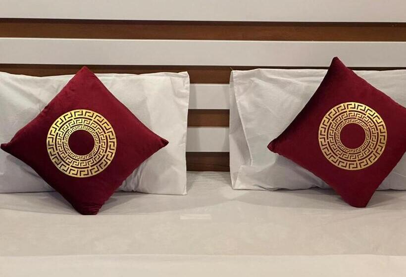 اتاق خانوادگی, The Red Tree Family Guest House