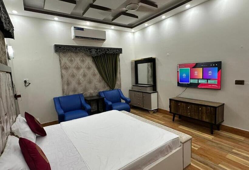 اتاق خانوادگی, The Red Tree Family Guest House