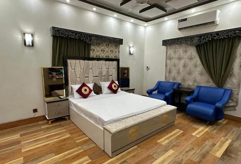 اتاق خانوادگی, The Red Tree Family Guest House