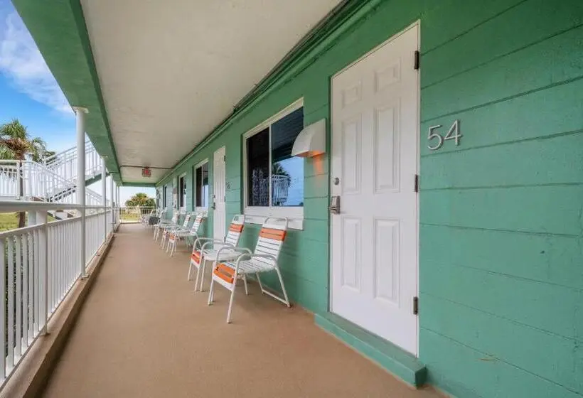 Standard-studio, Tropic Terrace Suite #54   Beachfront Resort