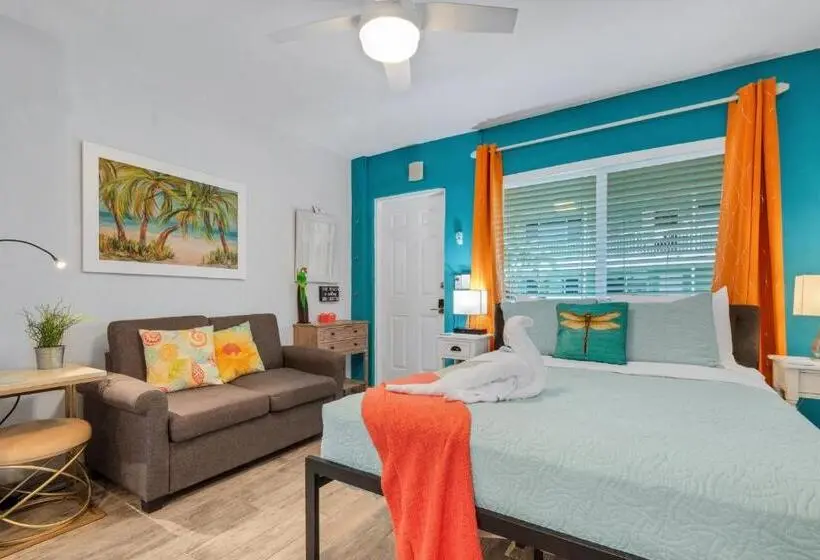 Standard-studio, Tropic Terrace Suite #54   Beachfront Resort
