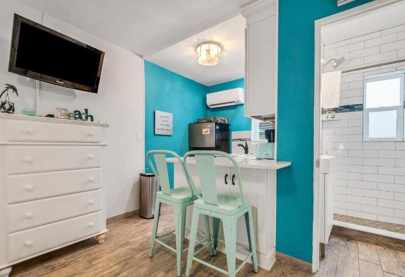 スタンダードスタジオ, Tropic Terrace Suite #54   Beachfront Resort