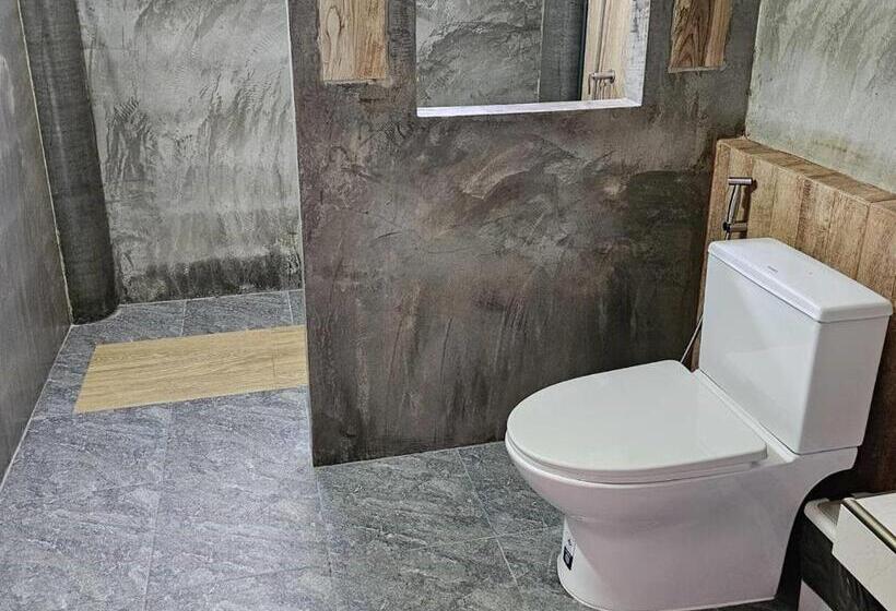 Quarto Estandar, Nipatra Homestay