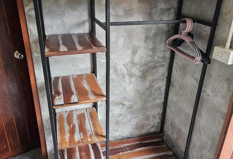 Quarto Estandar, Nipatra Homestay