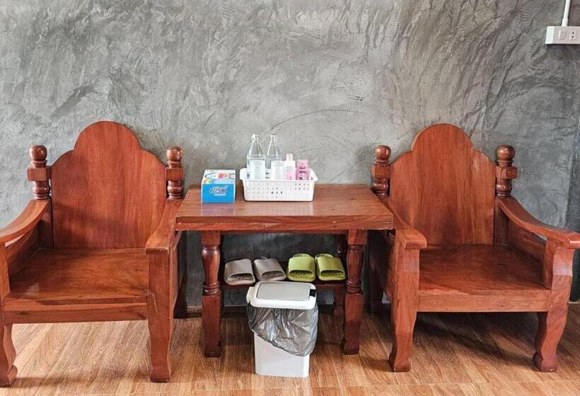 Quarto Estandar, Nipatra Homestay