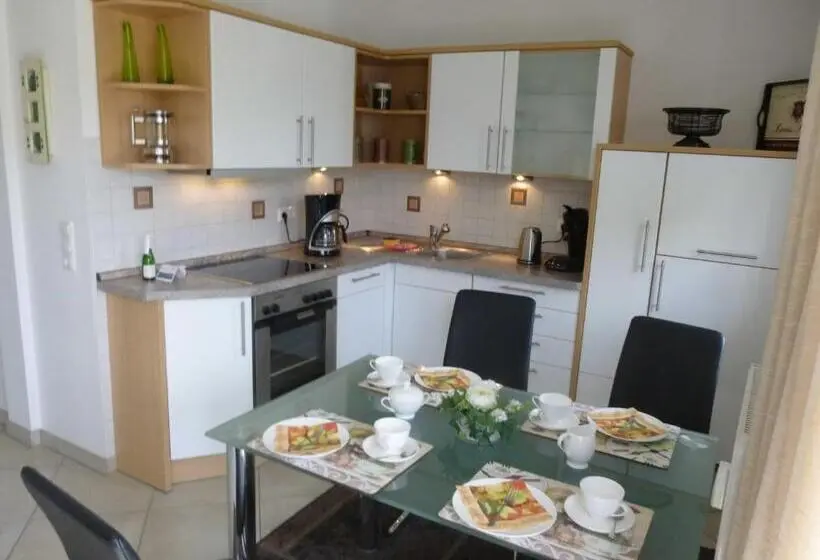 Huoneisto 1 Makuuhuone Terassi, Residenz Strandkrone 02
