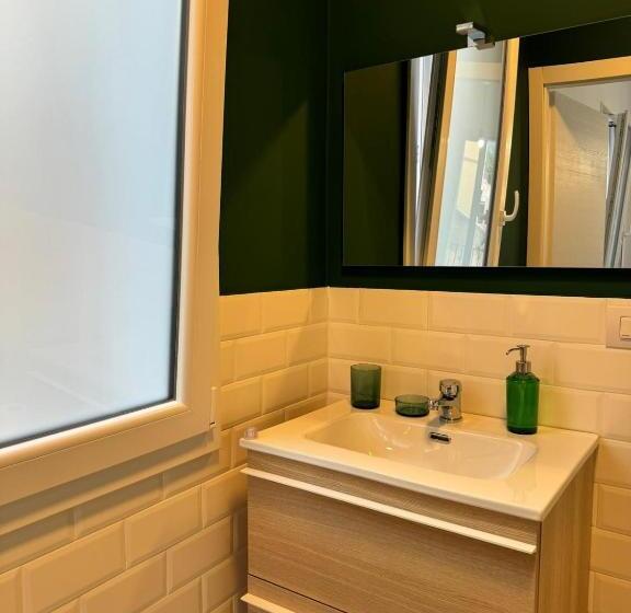 اتاق استاندارد چهار تخته, Avi Rooms