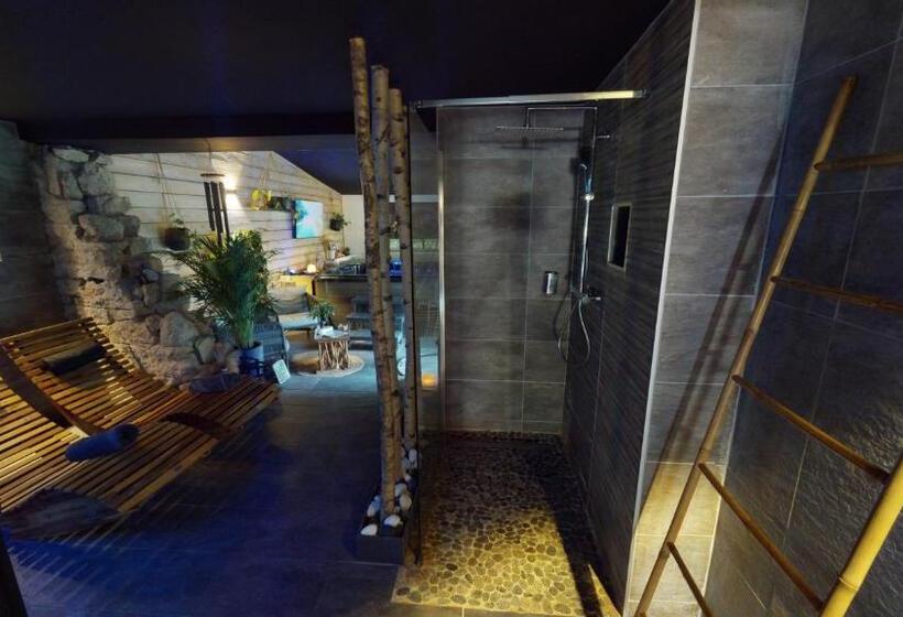 חדר משפחתי, Cabane Indiana   Spa Du Souffle Du Saule