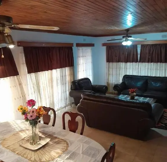 Economy-huone, Mantombi S Guest House