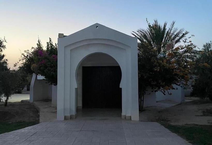 غرفة قياسية رباعية, Menzel Yahia