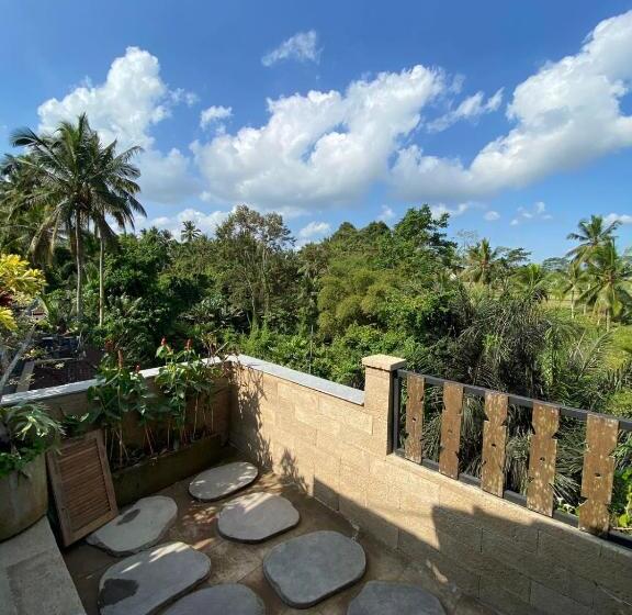 חדר דלוקס עם מרפסת, Villa Joglo House Nagi