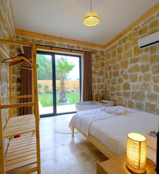 スタンダード4人部屋, Dut Sapanca