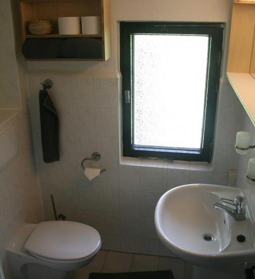 2间卧室的房子, Reetdach Ferienhaus Nahe Ostseebad Kühlungsborn