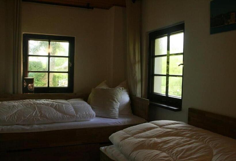 2间卧室的房子, Reetdach Ferienhaus Nahe Ostseebad Kühlungsborn