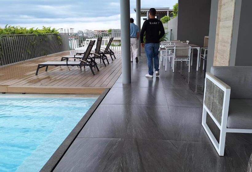 2 Bedroom Family Apartment with Views, Porto Novo