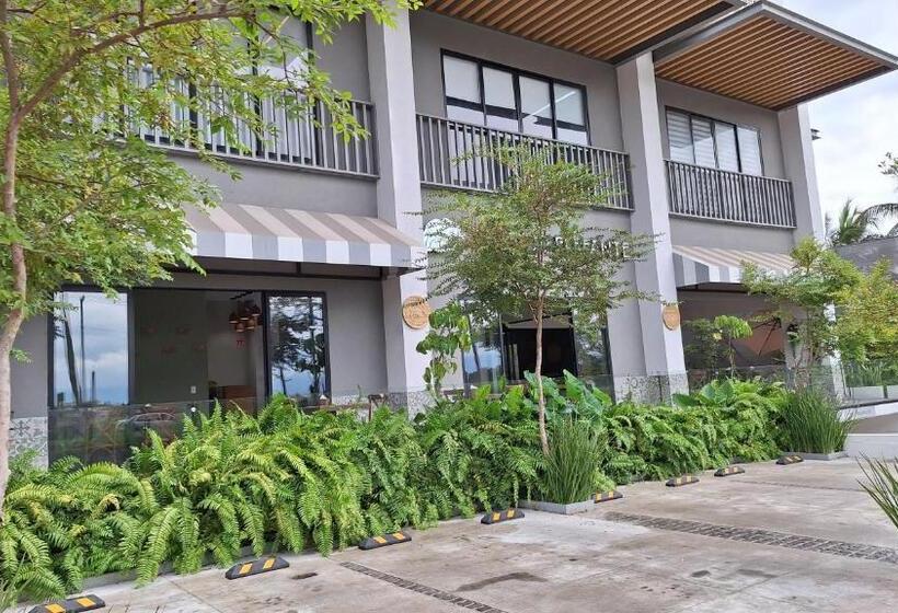 2 Bedroom Family Apartment with Views, Porto Novo