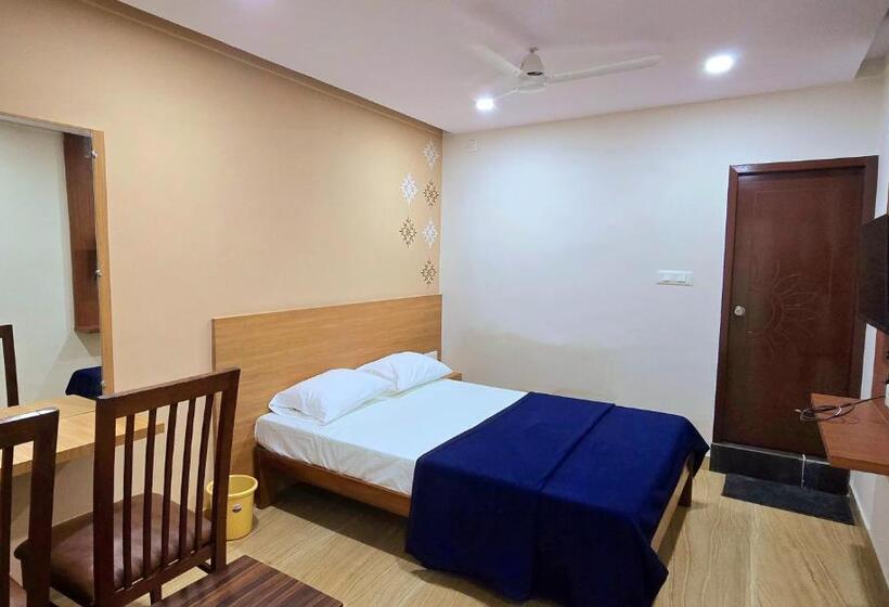 标准三人间, Nandan Residency
