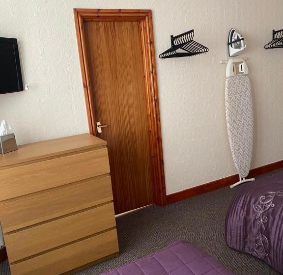 חדר סטנדרט לארבעה, Evanescent Bar And Rooms