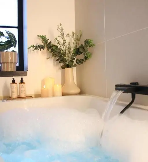 スイート（家族用）, La Grange Vorsen Logement Privatif De 100m2 Avec Bain Balnéo, Cabine Infrarouge, Jacuzzi