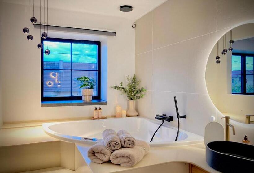 جناح عائلي, La Grange Vorsen Logement Privatif De 100m2 Avec Bain Balnéo, Cabine Infrarouge, Jacuzzi