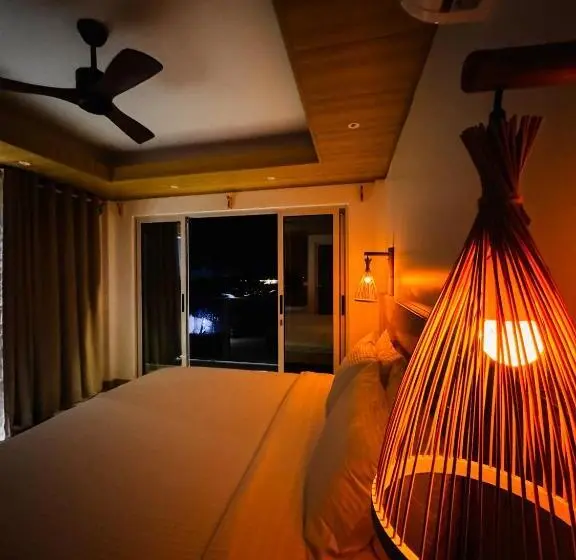 اتاق لوکس با بالکن, Pavona Maldives