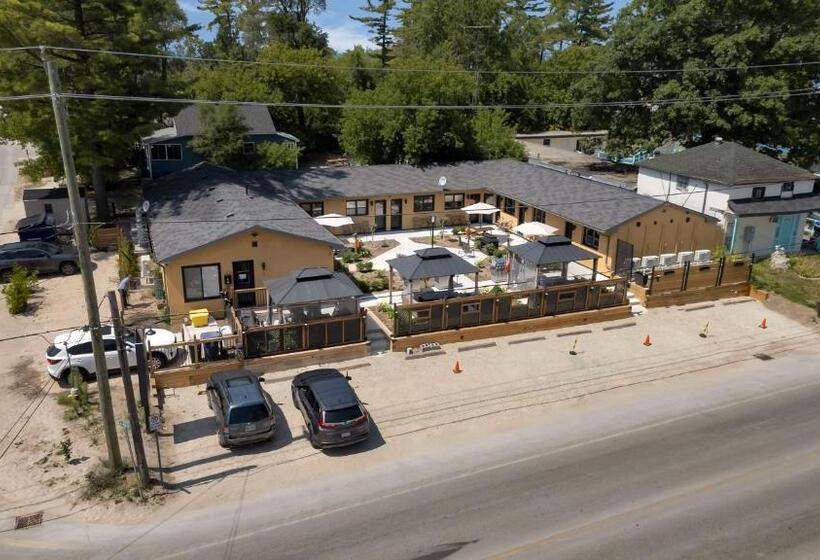 דירת חדר, Adrians Suites