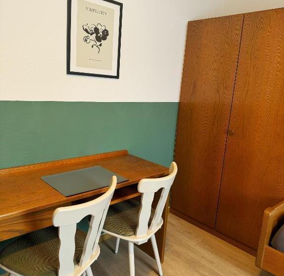 经济房, Gasthaus Lamm