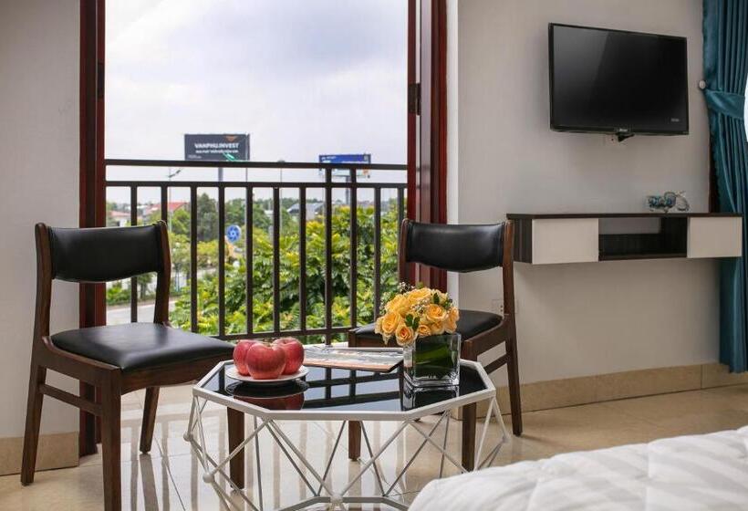 اتاق لوکس با بالکن, Hanoi Airport Inn & Suites