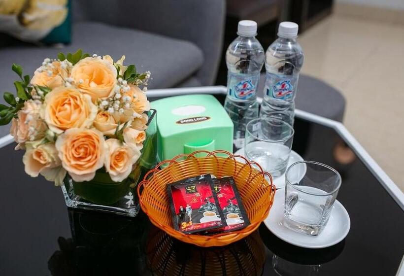 اتاق لوکس با بالکن, Hanoi Airport Inn & Suites