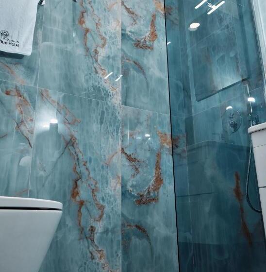 スタンダードルーム, Montflux