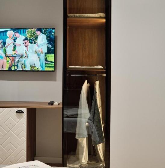 スタンダードルーム, Montflux