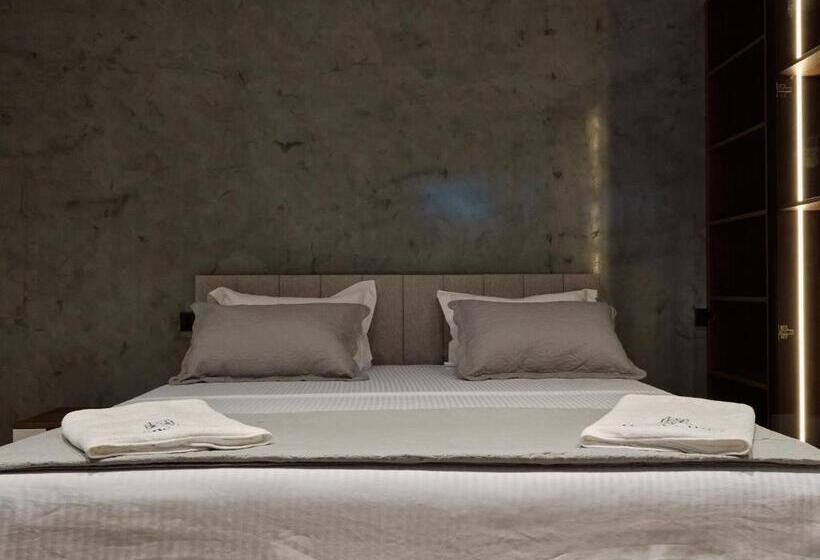 デラックスルーム, Montflux