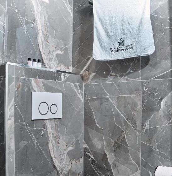 デラックスルーム, Montflux